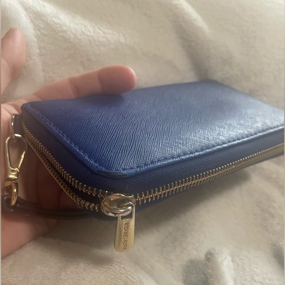 Michael Kors Jet Set Wallet; Electric Blue Leather Zip Wristlet - Picture 16 of 17